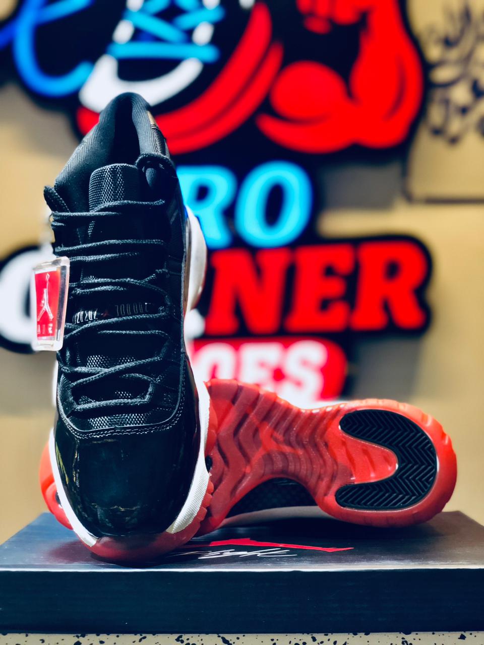 Jordan 11 - Black White Red